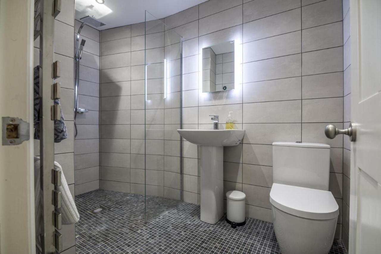 Sea Legs - 2 Bedroom Apartment - Tenby Dış mekan fotoğraf