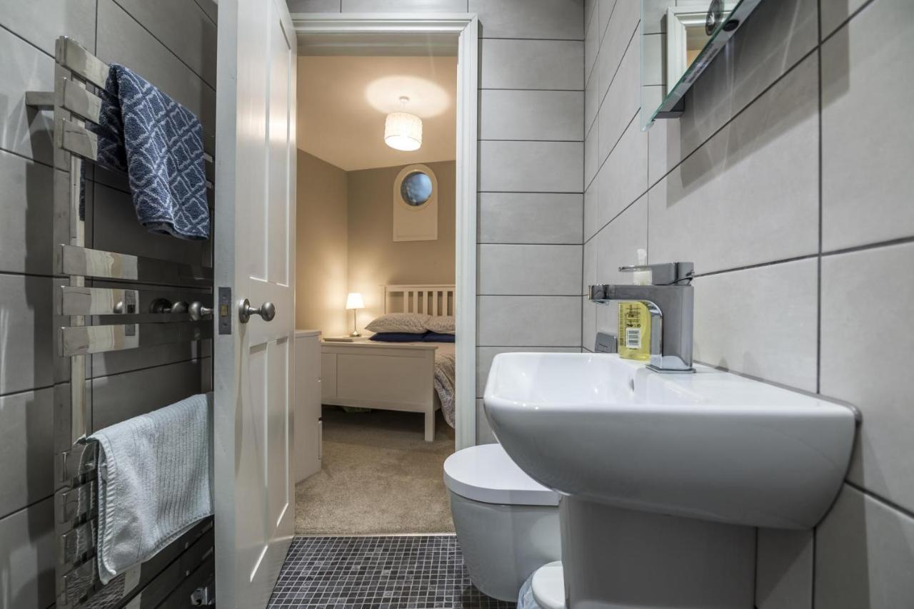 Sea Legs - 2 Bedroom Apartment - Tenby Dış mekan fotoğraf