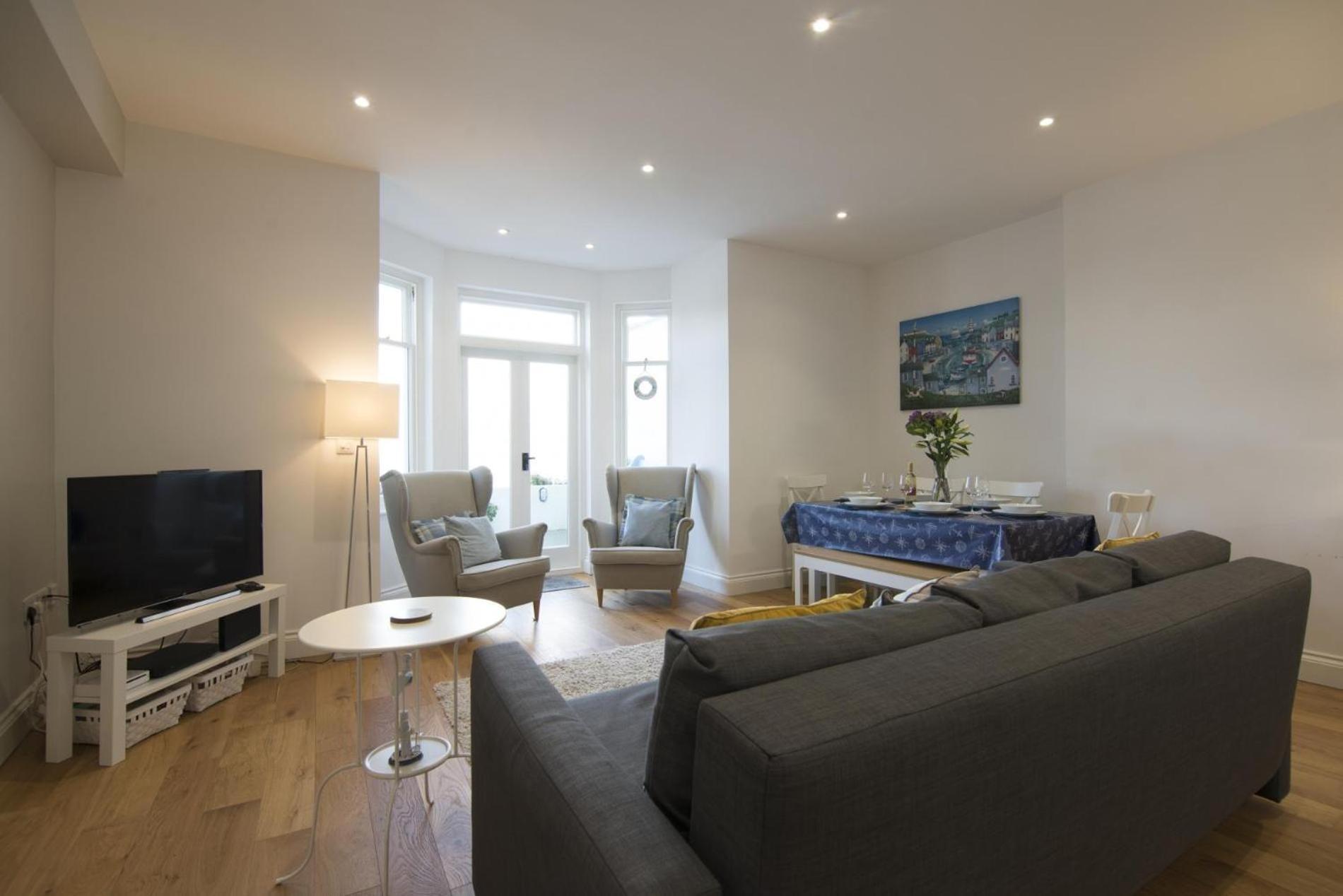 Sea Legs - 2 Bedroom Apartment - Tenby Dış mekan fotoğraf